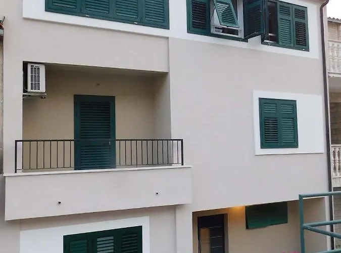 Apartment With Parking Space - 11361