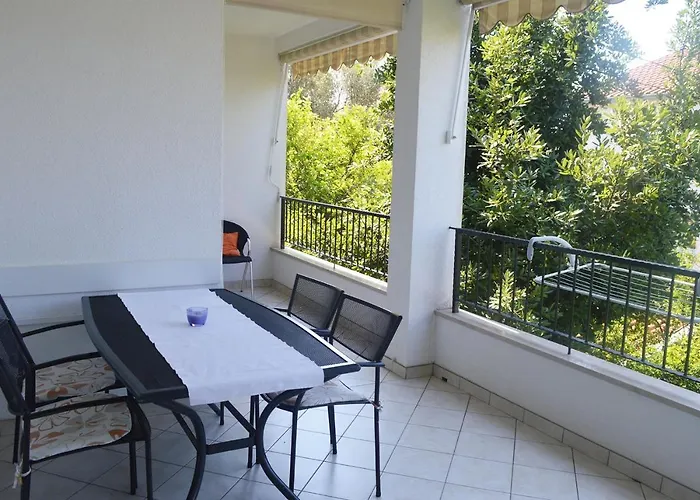 Apartment With Parking Space - 11361